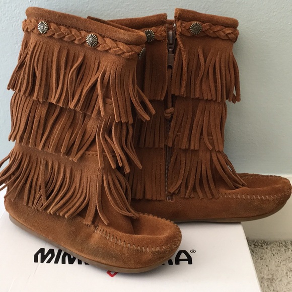 Minnetonka Other - Girl Minnetonka fringe boots